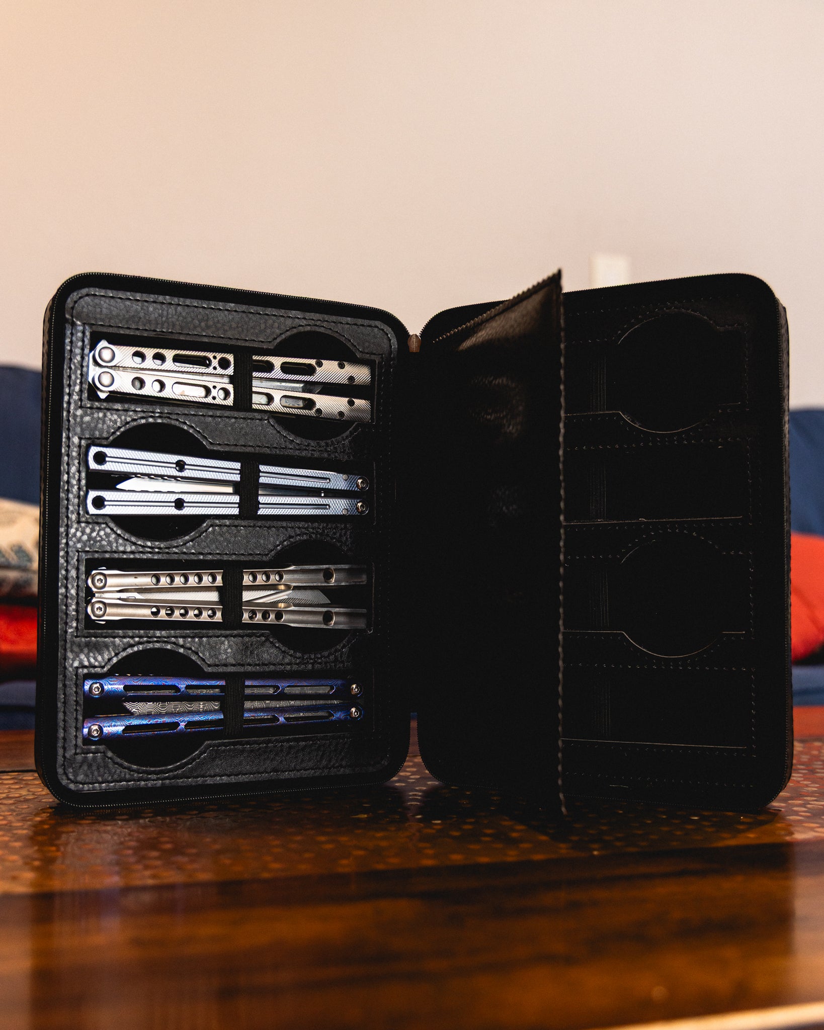 Balisong Case Preview Vertical With 4 balisong in it
