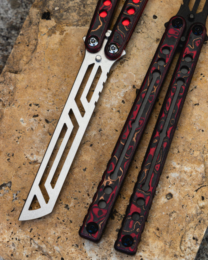 redwake nautilus handle and blade close up on rocky background