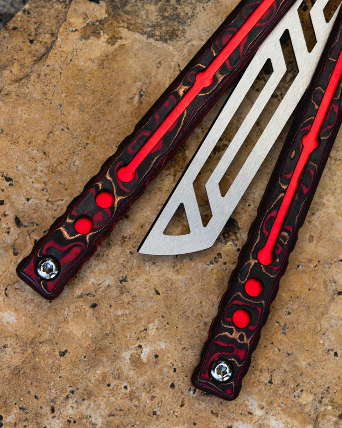 redwake nautilus close position close up on blade and handle 
